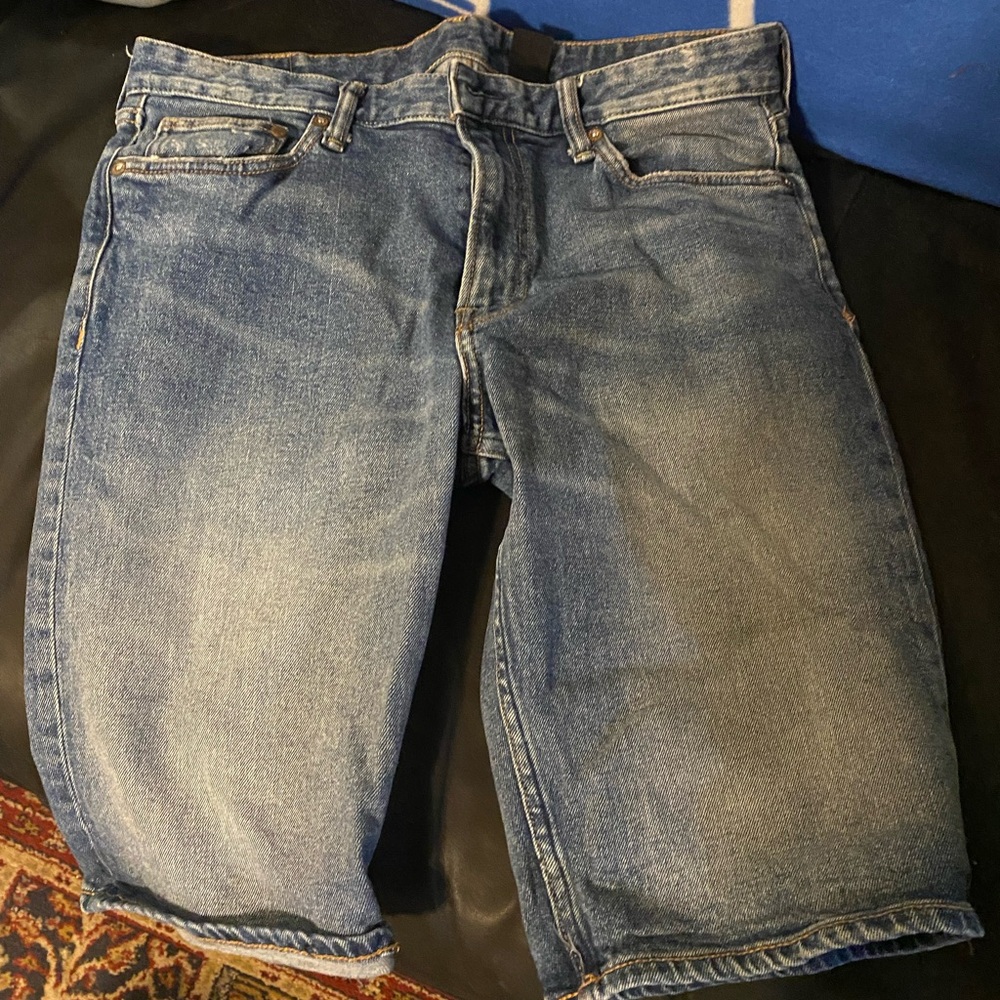 Zara Men's Blue Jean Shorts. Sz:32. Longer length denim shorts. GUC.